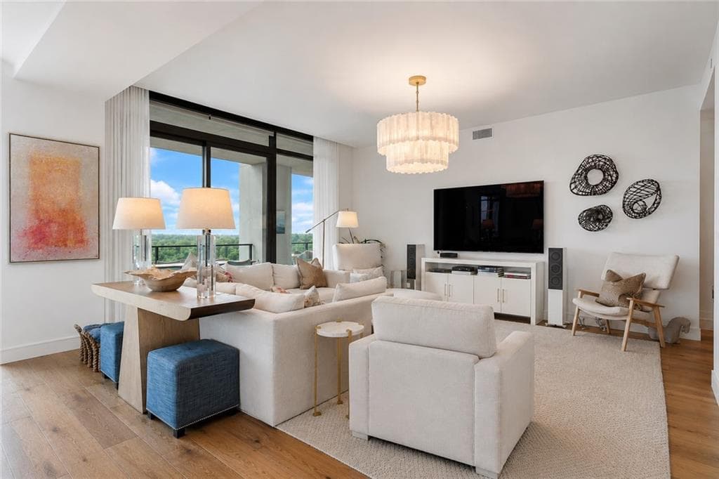 3 bedroom, 4 bathroom, 4,414 sq ft condominium under contract at 2520 Peachtree Road 1603, Atlanta, GA 30305 — photo 3