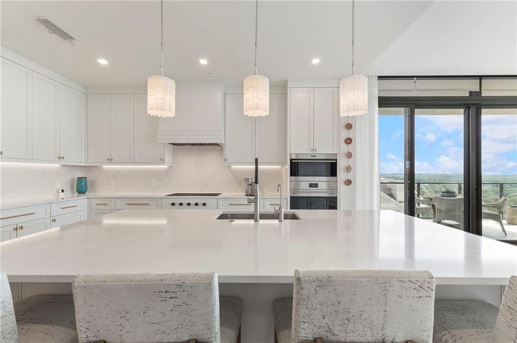 3 bedroom, 4 bathroom, 4,414 sq ft condominium under contract at 2520 Peachtree Road 1603, Atlanta, GA 30305 — photo 9