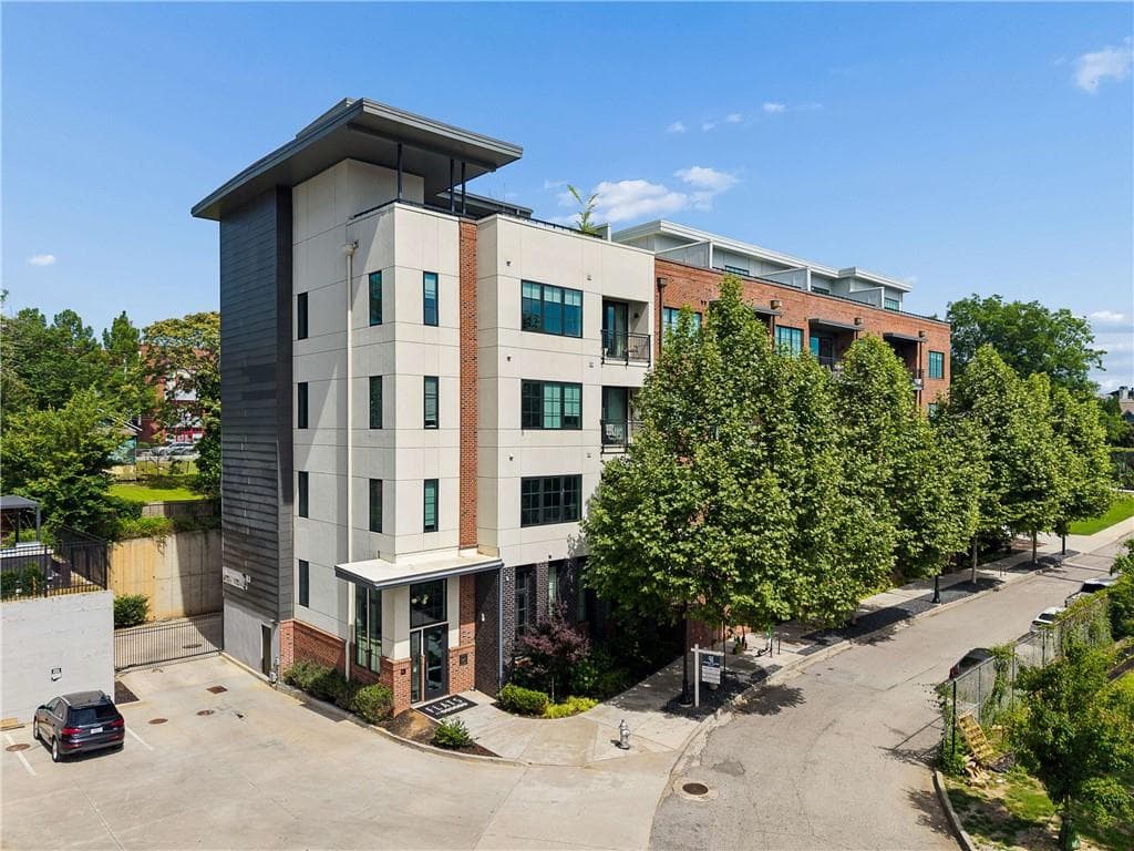 1 bedroom, 1 bathroom, 811 sq ft condominium for sale at 22 Airline Street 108, Atlanta, GA 30312 — photo 2
