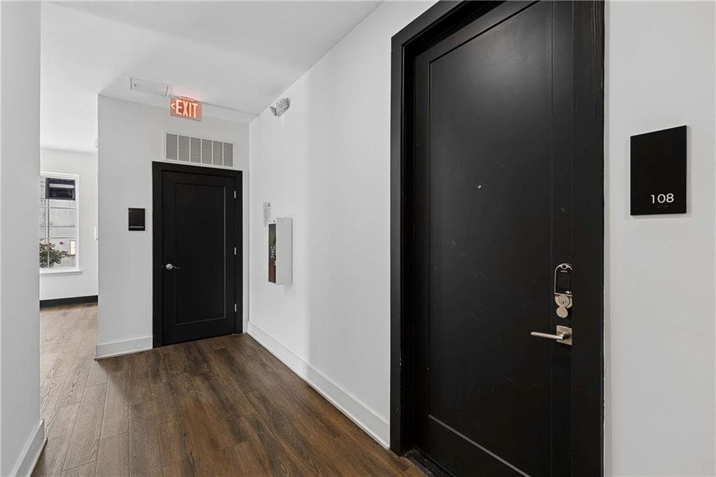 1 bedroom, 1 bathroom, 811 sq ft condominium for sale at 22 Airline Street 108, Atlanta, GA 30312 — photo 4