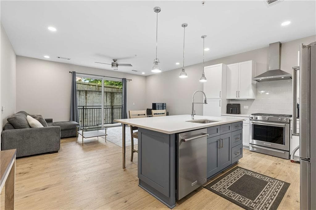 1 bedroom, 1 bathroom, 811 sq ft condominium for sale at 22 Airline Street 108, Atlanta, GA 30312