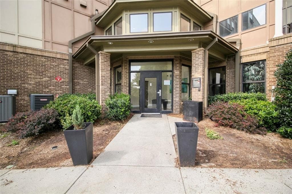 1 bedroom, 1 bathroom, 898 sq ft condominium for sale at 898 Oak Street 1211, Atlanta, GA 30310
