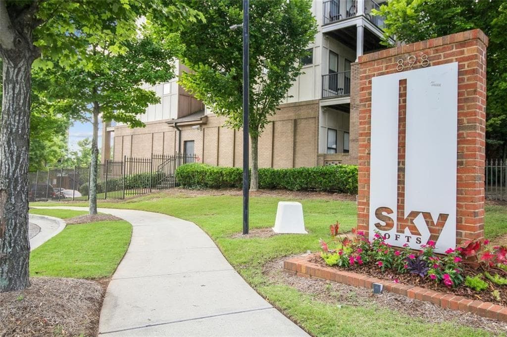1 bedroom, 1 bathroom, 898 sq ft condominium for sale at 898 Oak Street 1211, Atlanta, GA 30310 — photo 3