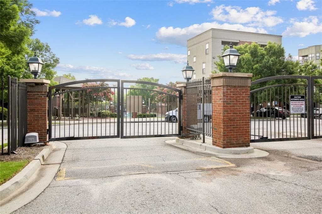 1 bedroom, 1 bathroom, 898 sq ft condominium for sale at 898 Oak Street 1211, Atlanta, GA 30310 — photo 4