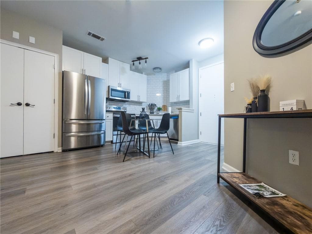 1 bedroom, 1 bathroom, 898 sq ft condominium for sale at 898 Oak Street 1211, Atlanta, GA 30310 — photo 7