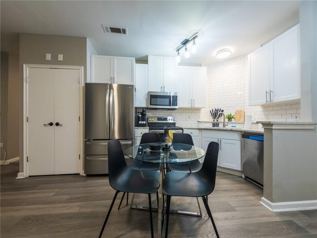 1 bedroom, 1 bathroom, 898 sq ft condominium for sale at 898 Oak Street 1211, Atlanta, GA 30310 — photo 8