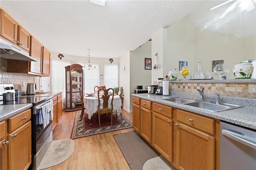 3 bedroom, 2 bathroom, 1,482 sq ft single family residence for sale at 7126 Ravenwood Lane, Lithonia, GA 30038 — photo 9
