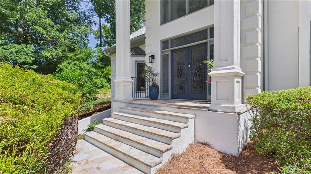 5 bedroom, 6 bathroom, 5,951 sq ft single family residence under contract at 10 Quarry Lake Court, Sandy Springs, GA 30342 — photo 2