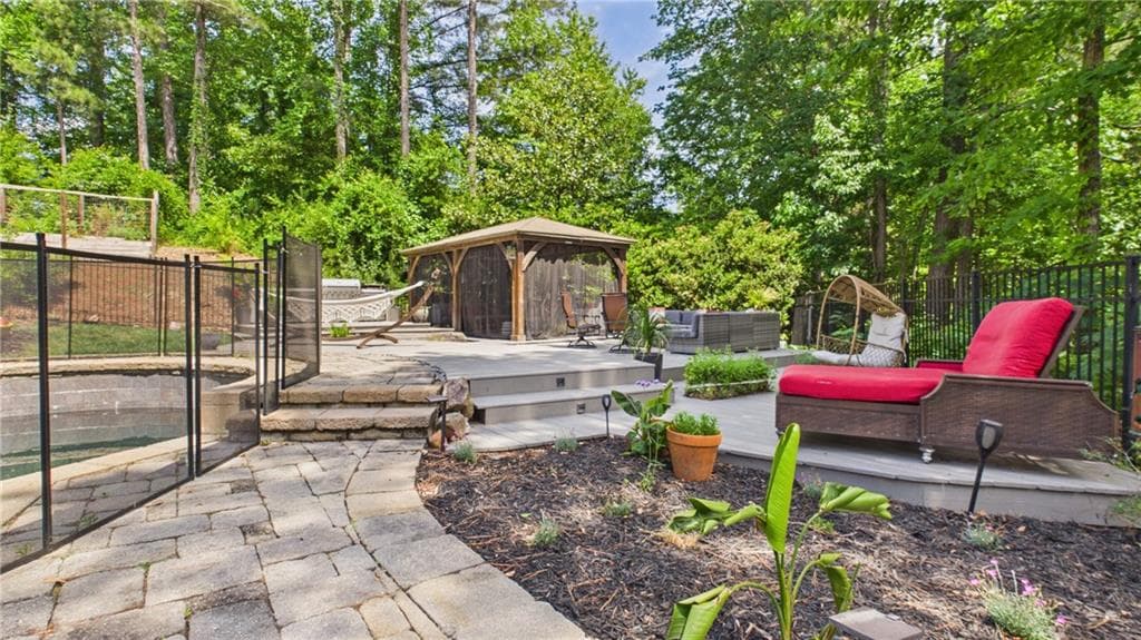 5 bedroom, 6 bathroom, 5,951 sq ft single family residence under contract at 10 Quarry Lake Court, Sandy Springs, GA 30342 — photo 10