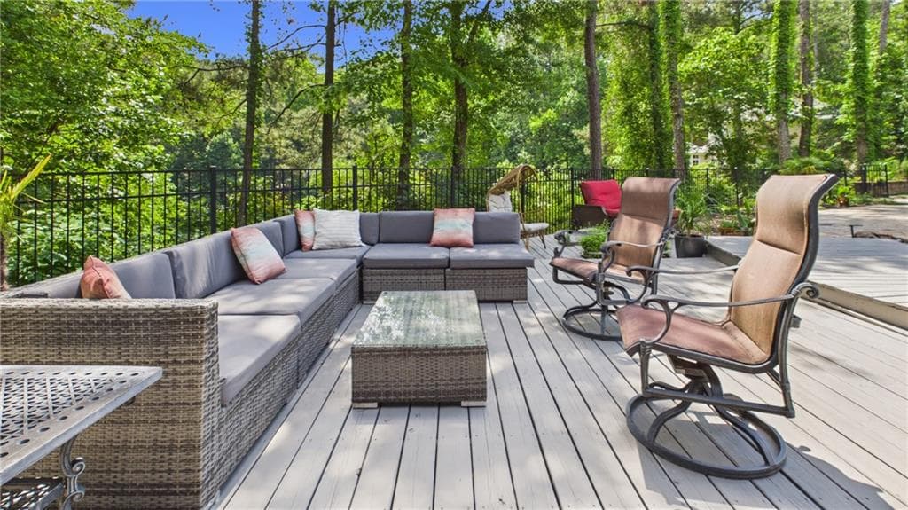 5 bedroom, 6 bathroom, 5,951 sq ft single family residence under contract at 10 Quarry Lake Court, Sandy Springs, GA 30342 — photo 9
