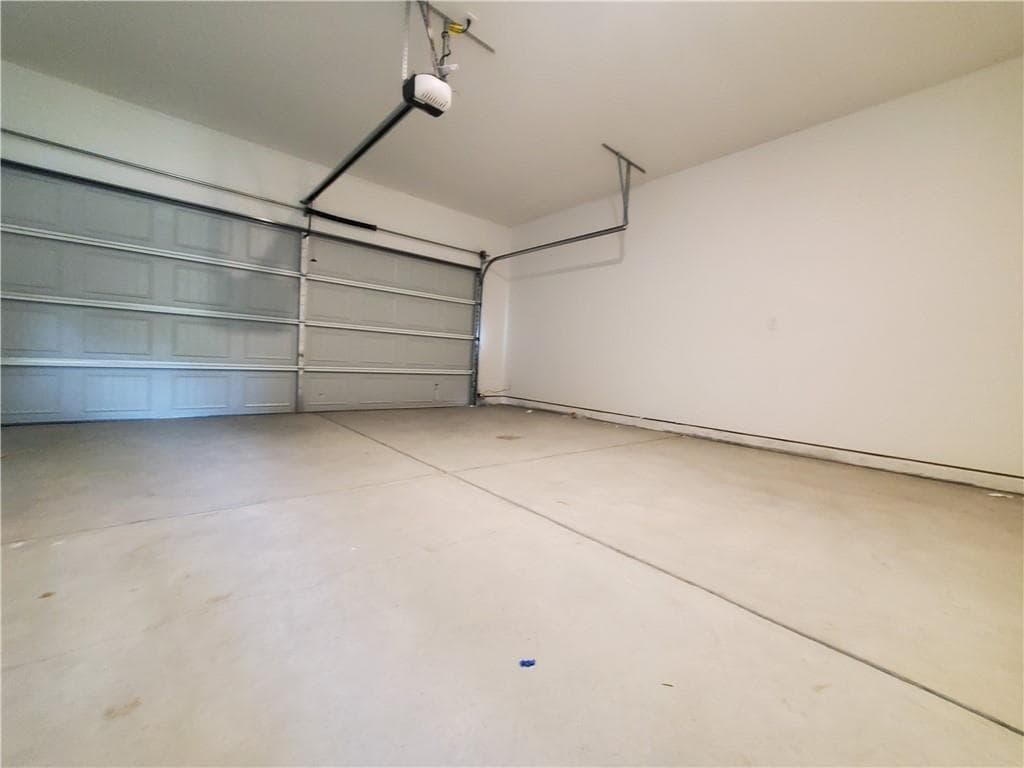 4 bedroom, 3 bathroom, 2,542 sq ft single family residence for rent at 3681 Cattle Field Crossing, Loganville, GA 30052 for $2,500 a month — photo 4
