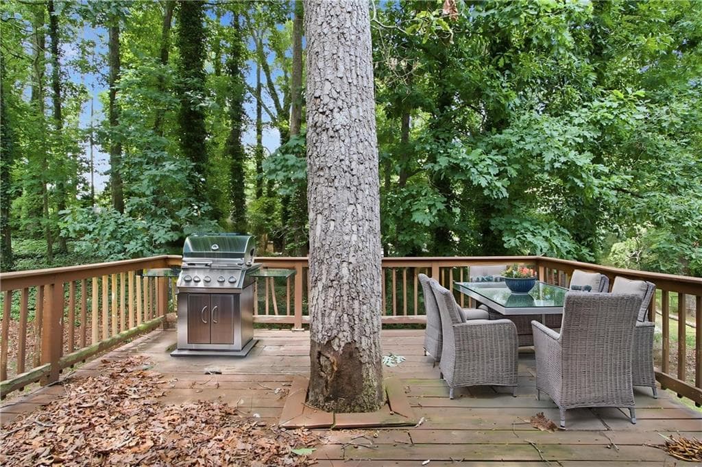 3 bedroom, 2 bathroom, 1,342 sq ft single family residence under contract at 2017 Lindsey Lane, Decatur, GA 30035 — photo 6