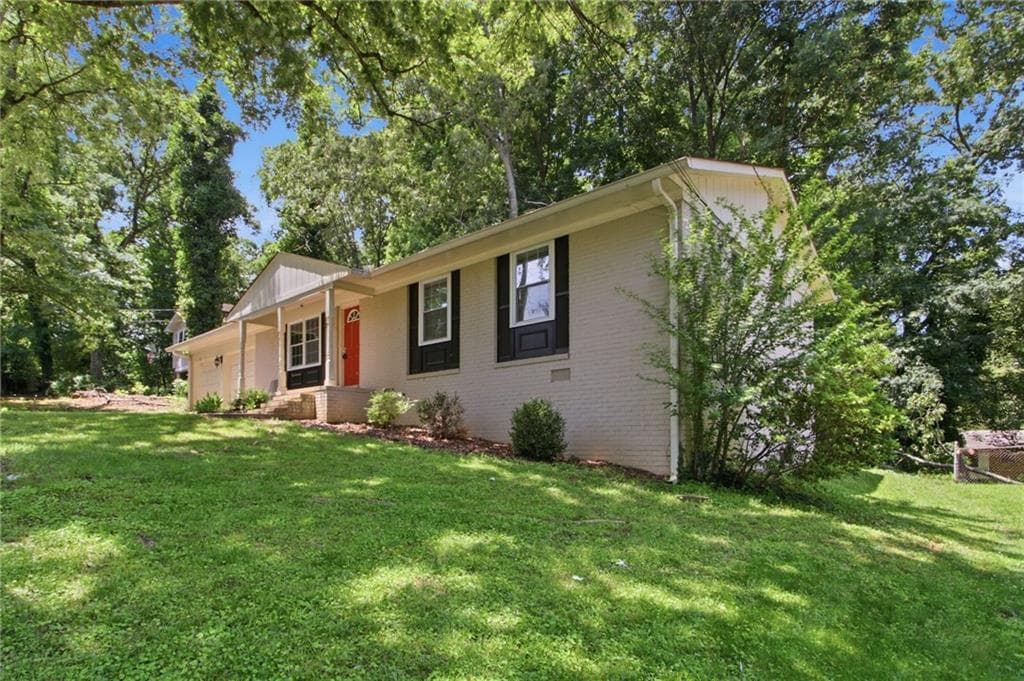 3 bedroom, 2 bathroom, 1,342 sq ft single family residence under contract at 2017 Lindsey Lane, Decatur, GA 30035 — photo 8