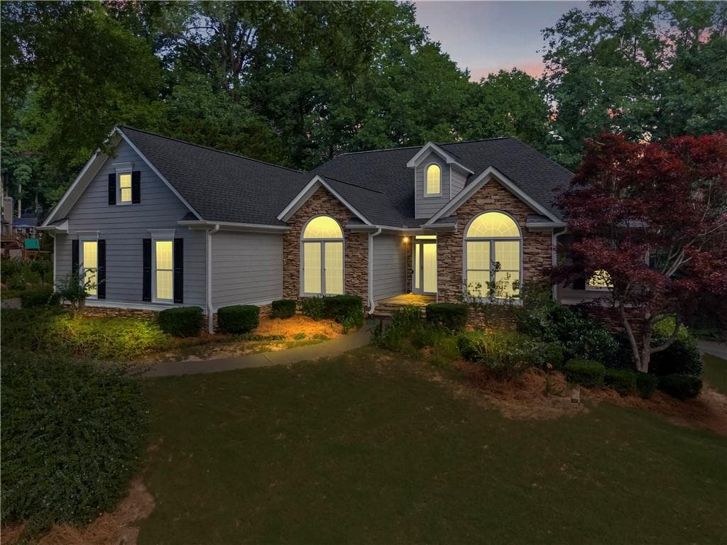 4 bedroom, 3 bathroom, 2,047 sq ft single family residence under contract at 299 Heights Lane, Acworth, GA 30101 — photo 2