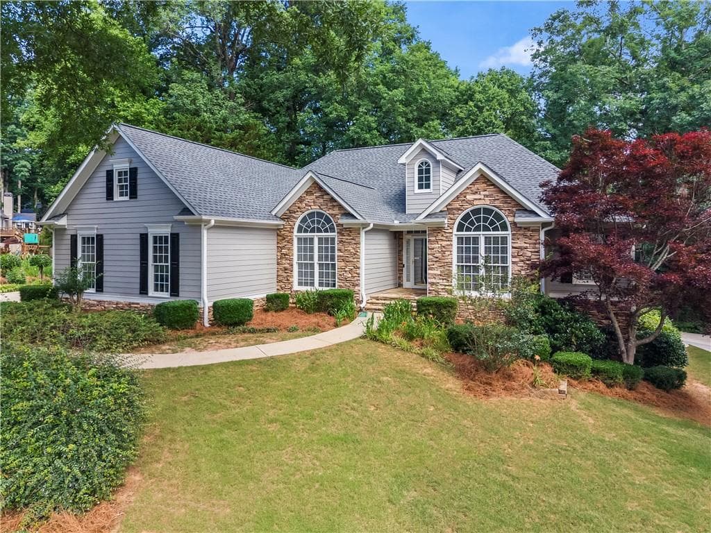 4 bedroom, 3 bathroom, 2,047 sq ft single family residence under contract at 299 Heights Lane, Acworth, GA 30101 — photo 4