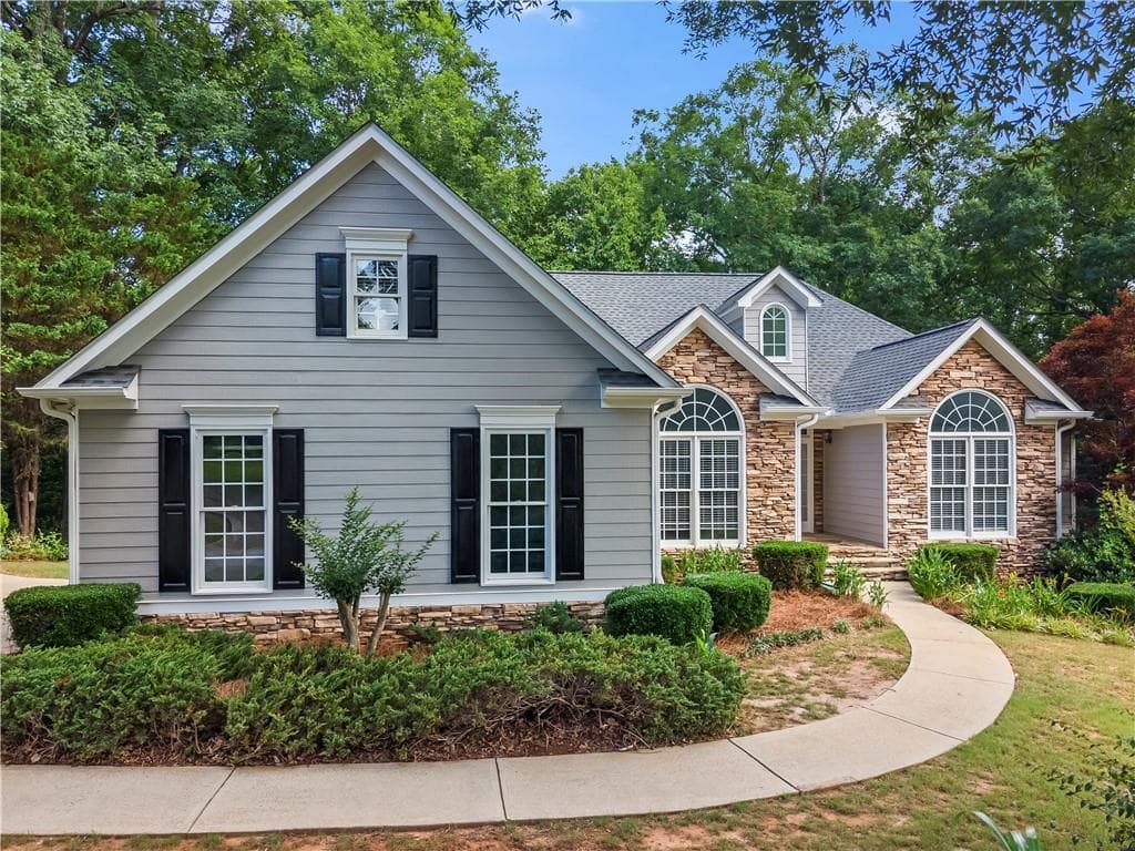 4 bedroom, 3 bathroom, 2,047 sq ft single family residence under contract at 299 Heights Lane, Acworth, GA 30101