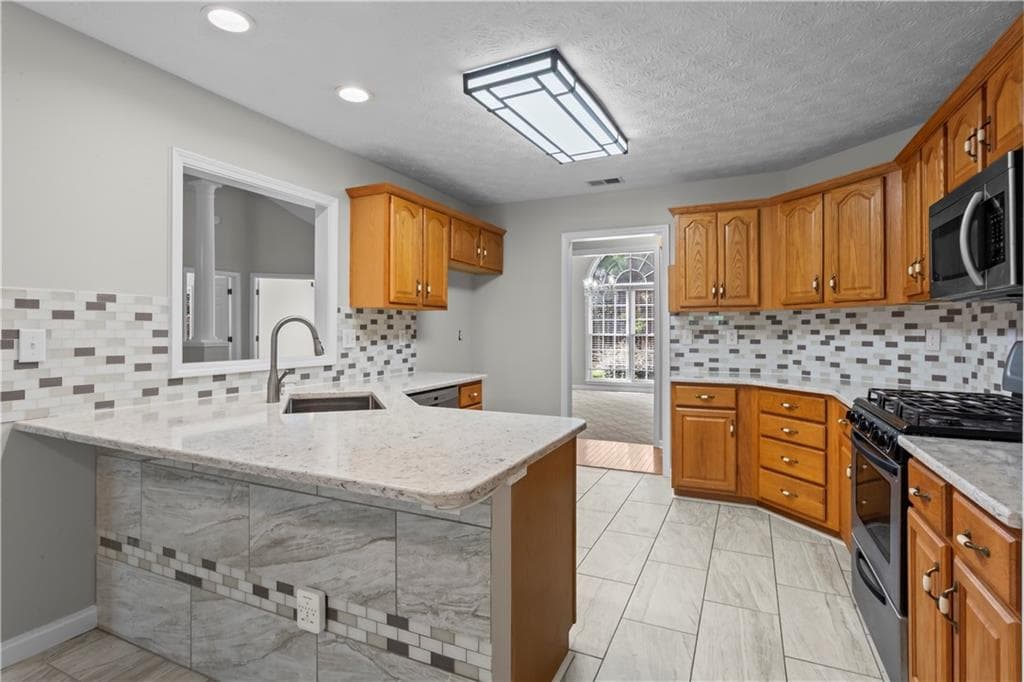 4 bedroom, 3 bathroom, 2,047 sq ft single family residence under contract at 299 Heights Lane, Acworth, GA 30101 — photo 10