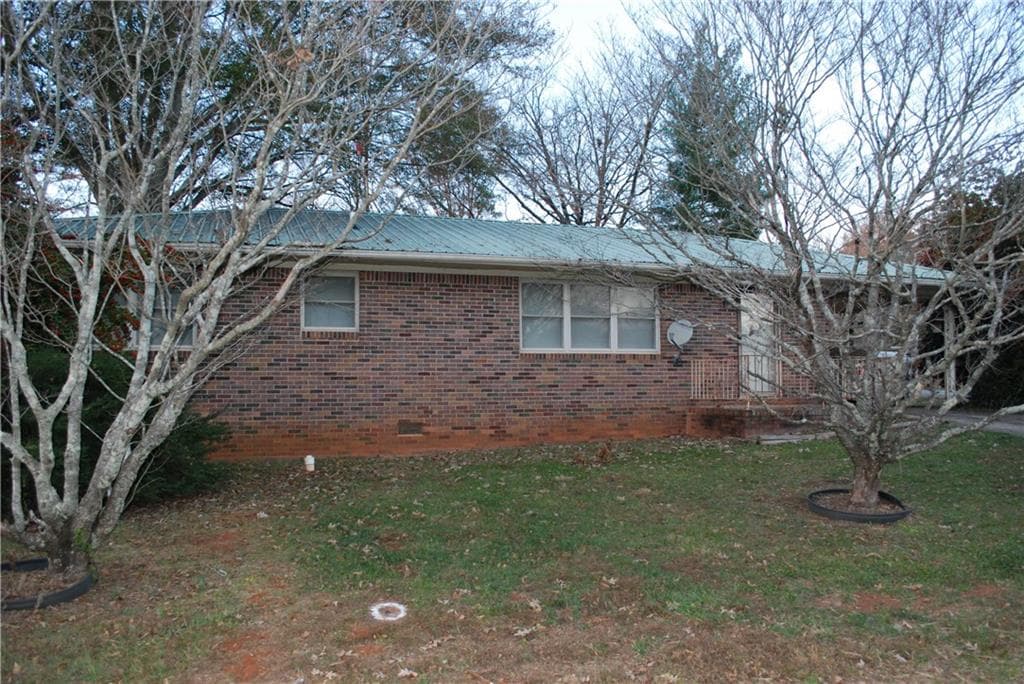 3 bedroom, 2 bathroom, 1,685 sq ft single family residence under contract at 115 Wood Street, Cornelia, GA 30531 — photo 3