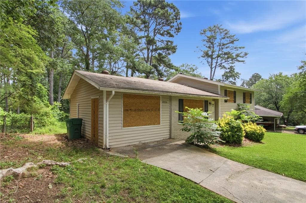 4 bedroom, 2 bathroom, 1,750 sq ft single family residence for sale at 4326 Aldergate Drive, Decatur, GA 30035 — photo 3