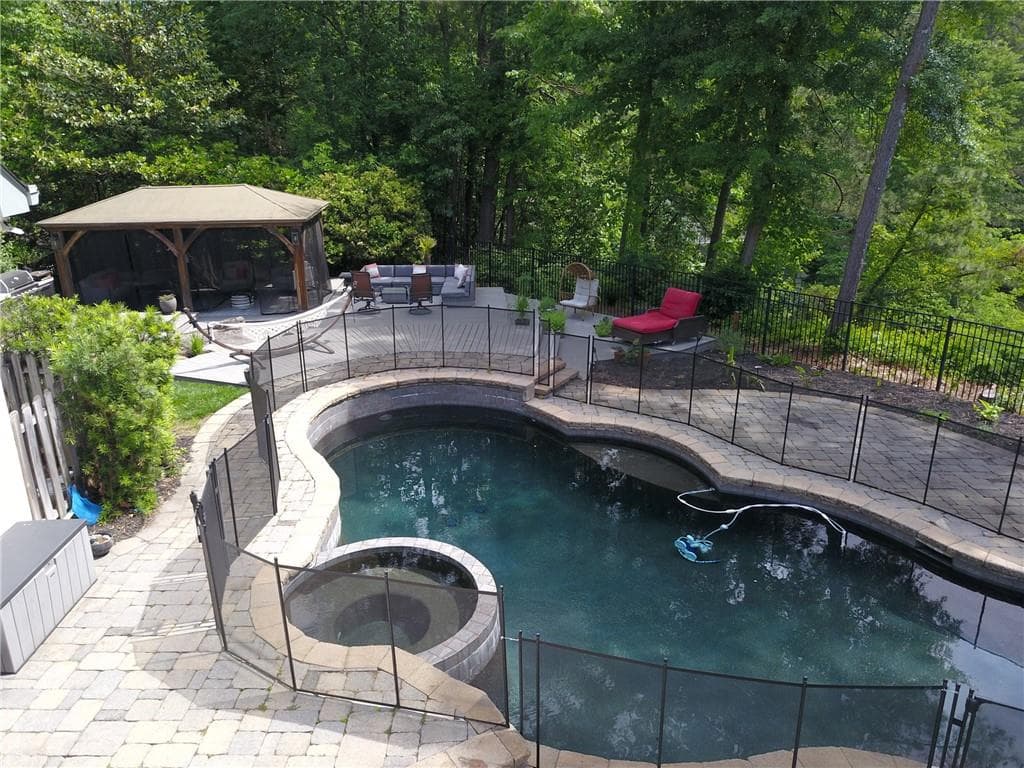 5 bedroom, 6 bathroom, 5,951 sq ft single family residence under contract at 10 Quarry Lake Court, Sandy Springs, GA 30342 — photo 5
