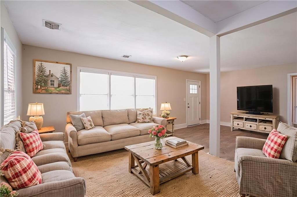 3 bedroom, 1 bathroom, 1,215 sq ft single family residence for sale at 1867 Pinedale Place, Decatur, GA 30032 — photo 4