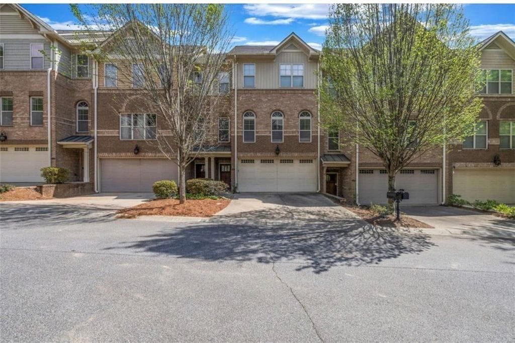 4 bedroom, 4 bathroom, 3,541 sq ft townhouse sold at 2481 Palladian Manor Way, Atlanta, GA 30339