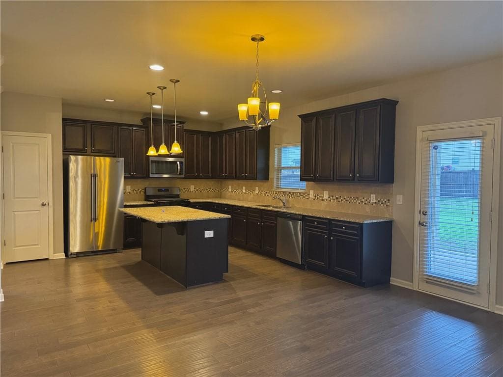 4 bedroom, 3 bathroom, 2,921 sq ft single family residence under contract at 717 Melanie Jean Drive, Mcdonough, GA 30252 — photo 4