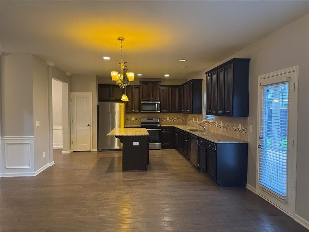 4 bedroom, 3 bathroom, 2,921 sq ft single family residence under contract at 717 Melanie Jean Drive, Mcdonough, GA 30252 — photo 5