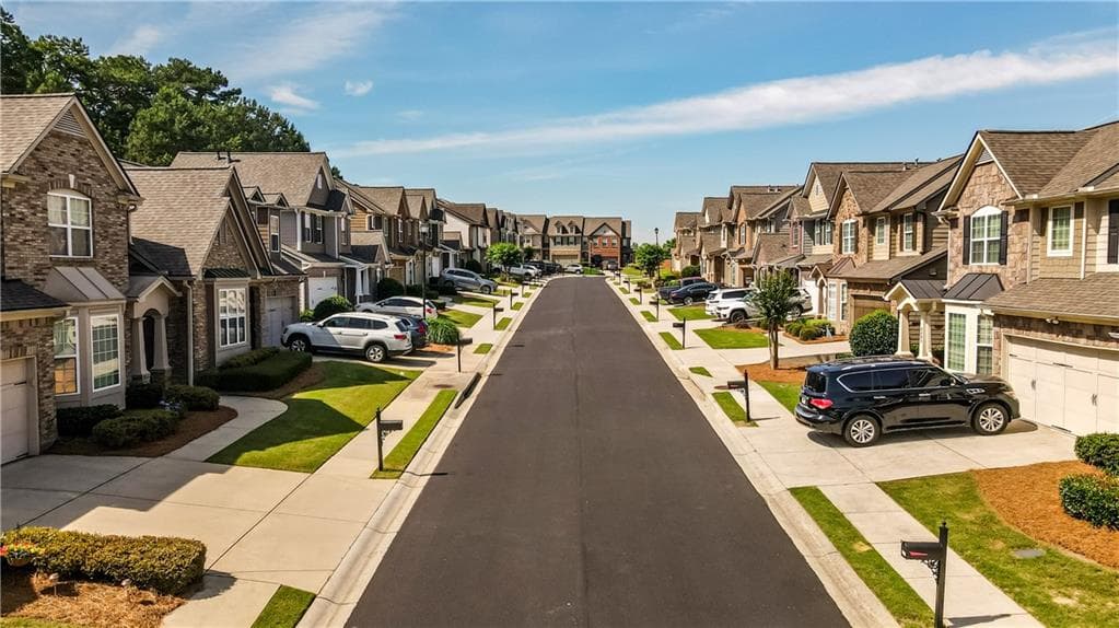 3 bedroom, 3 bathroom, 1,827 sq ft townhouse for sale at 2692 Sardis Chase Court, Buford, GA 30519 — photo 2