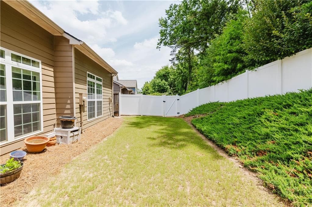 3 bedroom, 3 bathroom, 1,827 sq ft townhouse for sale at 2692 Sardis Chase Court, Buford, GA 30519 — photo 5