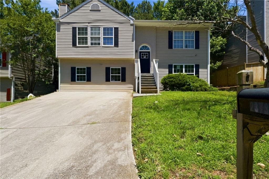 3 bedroom, 2 bathroom, 1,528 sq ft single family residence under contract at 2378 Mills Bend, Decatur, GA 30034