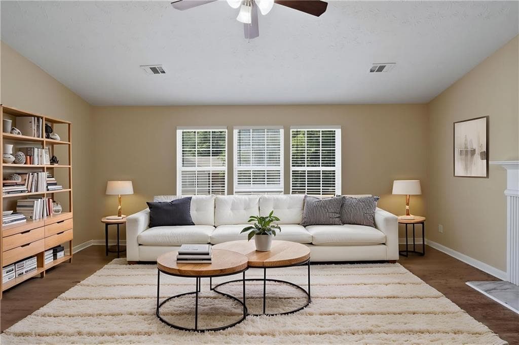 3 bedroom, 2 bathroom, 1,528 sq ft single family residence under contract at 2378 Mills Bend, Decatur, GA 30034 — photo 2