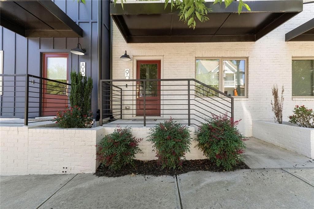 3 bedroom, 4 bathroom, 1,444 sq ft townhouse for sale at 90 Mayson Avenue, Atlanta, GA 30307 — photo 1 of 34