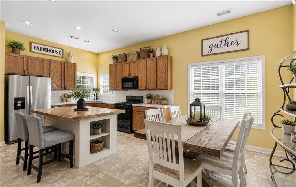 4 bedroom, 2 bathroom, 2,142 sq ft single family residence under contract at 8195 N Links Drive, Covington, GA 30014 — photo 4
