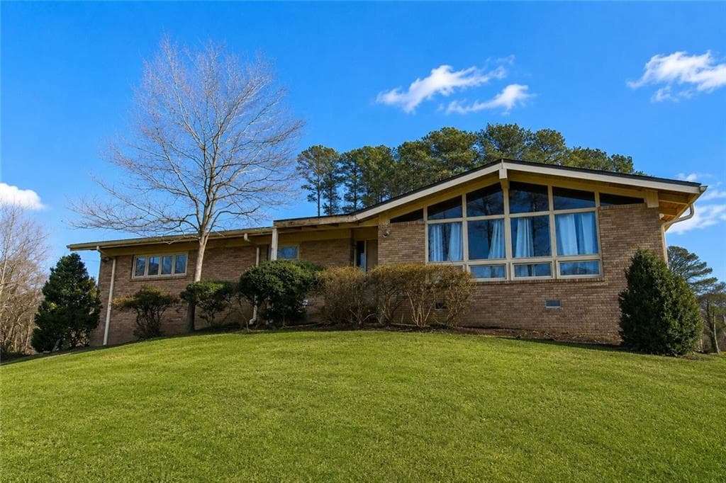 3 bedroom, 2 bathroom, 2,120 sq ft single family residence for rent at 500 Piedmont Road, Marietta, GA 30066 for $2,795 a month — photo 1 of 40
