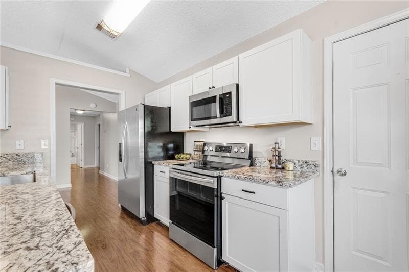 3 bedroom, 2 bathroom, 1,595 sq ft single family residence for rent at 590 Barsham Way 0, Johns Creek, GA 30097 for $2,600 a month — photo 8