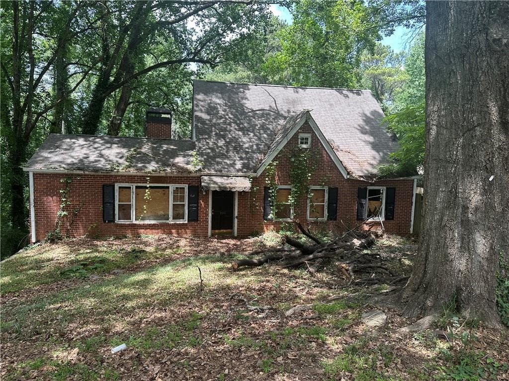 3 bedroom, 2 bathroom, 1,716 sq ft single family residence sold at 100 Mt Paran Road, Atlanta, GA 30327