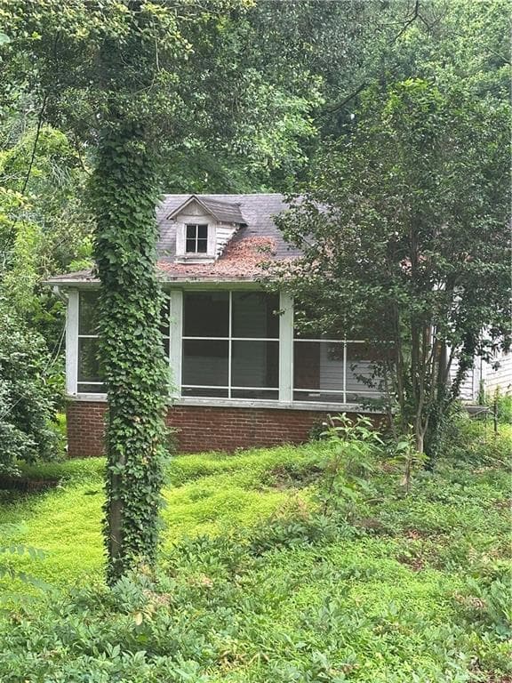 2 bedroom, 2 bathroom, 952 sq ft single family residence sold at 110 Mt Paran Road, Atlanta, GA 30327