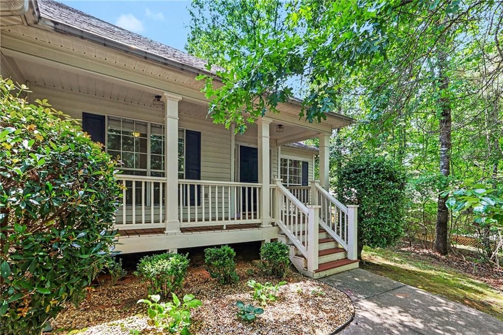 3 bedroom, 2 bathroom, 1,590 sq ft single family residence for sale at 6186 Wayfarer Drive, Villa Rica, GA 30180 — photo 1 of 32