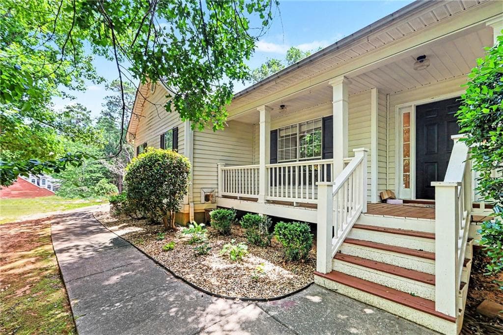 3 bedroom, 2 bathroom, 1,590 sq ft single family residence for sale at 6186 Wayfarer Drive, Villa Rica, GA 30180 — photo 6