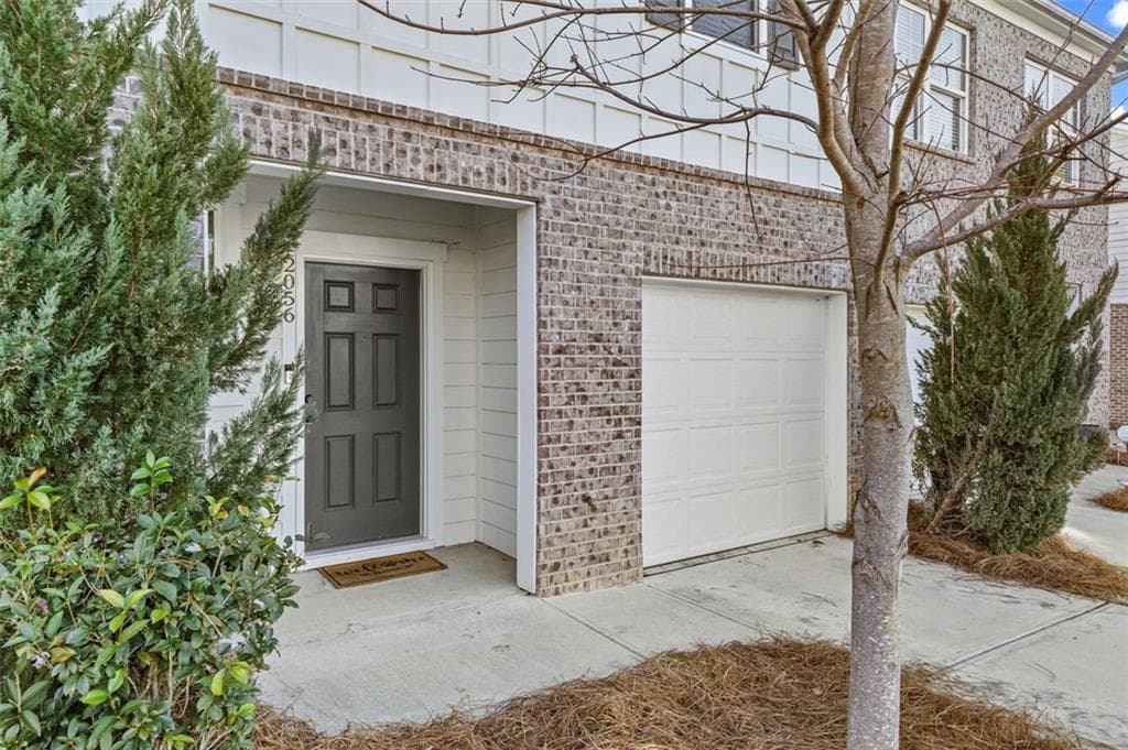 2 bedroom, 3 bathroom, 1,589 sq ft townhouse for sale at 2056 Wildflower Way, Conyers, GA 30012 — photo 4