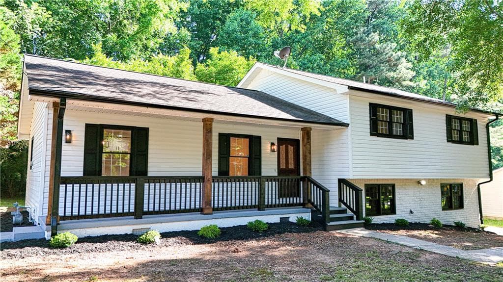 4 bedroom, 3 bathroom, 1,804 sq ft single family residence for sale at 2641 Whitehaven Drive, Marietta, GA 30064