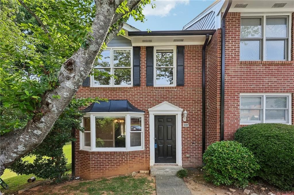 2 bedroom, 3 bathroom, 1,302 sq ft townhouse sold at 401 Autumn Leaf Way, Norcross, GA 30093
