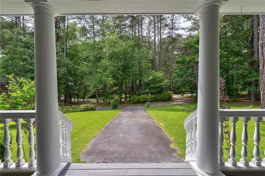3 bedroom, 5 bathroom, 4,725 sq ft single family residence for sale at 625 W LAKE Drive, Oxford, GA 30054 — photo 4
