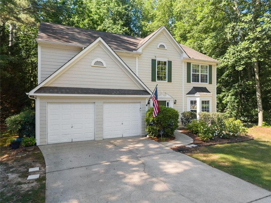 3 bedroom, 3 bathroom, 2,000 sq ft single family residence for sale at 5760 Woodstone Drive, Cumming, GA 30028 — photo 2