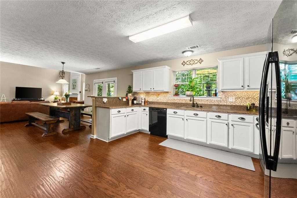 3 bedroom, 3 bathroom, 2,000 sq ft single family residence for sale at 5760 Woodstone Drive, Cumming, GA 30028 — photo 7