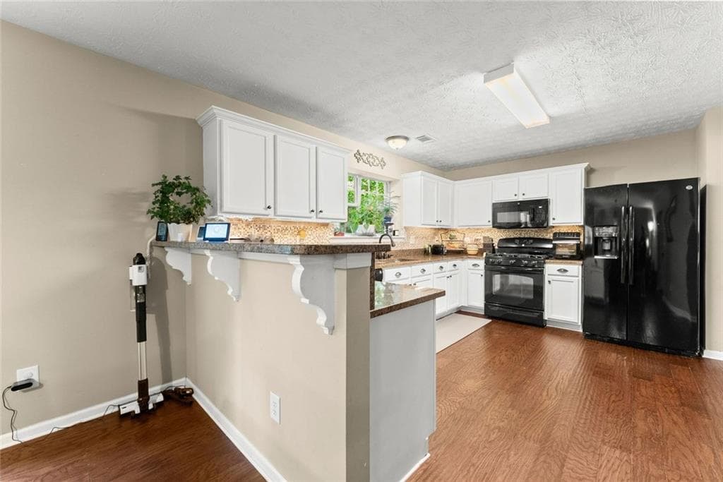 3 bedroom, 3 bathroom, 2,000 sq ft single family residence for sale at 5760 Woodstone Drive, Cumming, GA 30028 — photo 9