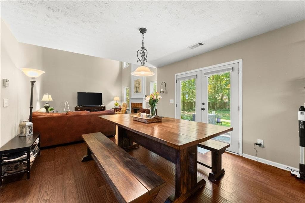 3 bedroom, 3 bathroom, 2,000 sq ft single family residence for sale at 5760 Woodstone Drive, Cumming, GA 30028 — photo 10