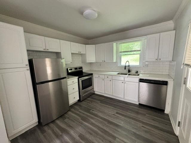 2 bedroom, 2 bathroom, 1,584 sq ft single family residence for sale at 5552 Lakeside Drive, Union City, GA 30291 — photo 2
