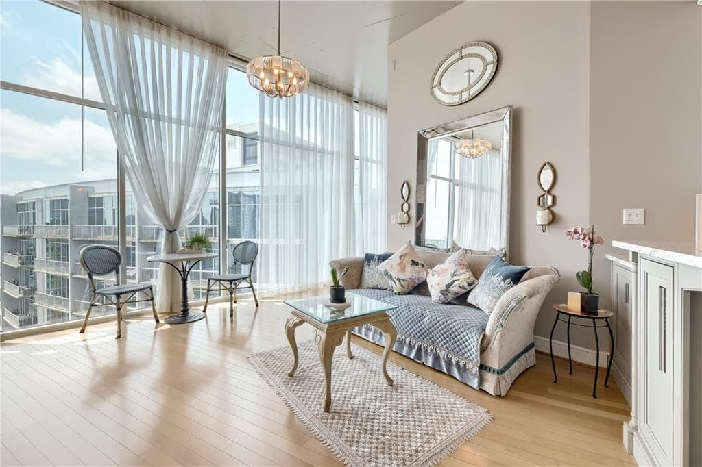 2 bedroom, 2 bathroom, 1,260 sq ft condominium for sale at 950 W Peachtree Street 2003, Atlanta, GA 30309 — photo 2
